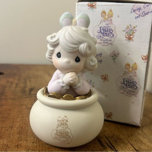 Precious Moments Collectors' Club You Are The End Of My Rainbow Pot of Gold 5" - Picture 4 of 11